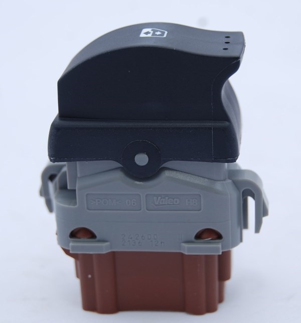 Sağ Ön Kapı Cam Düğmesi