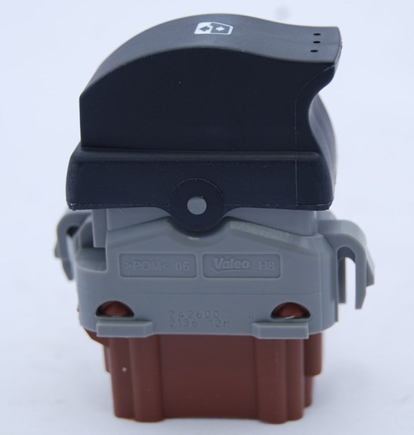 Sağ Ön Kapı Cam Düğmesi